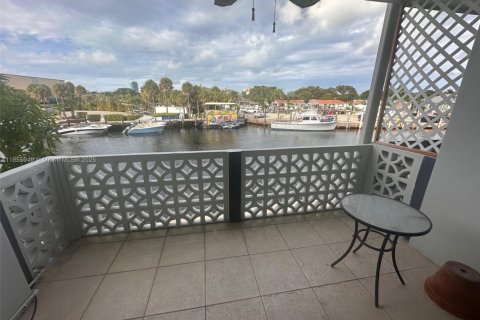 Condo in North Miami, Florida, 2 bedrooms  № 1880366 - photo 7