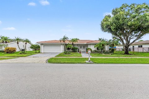 House in Weston, Florida 3 bedrooms, 210.7 sq.m. № 2383243