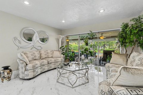 House in Weston, Florida 3 bedrooms, 210.7 sq.m. № 2383243 - photo 8