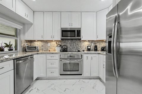 House in Weston, Florida 3 bedrooms, 210.7 sq.m. № 2383243 - photo 11