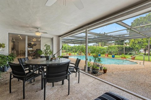 House in Weston, Florida 3 bedrooms, 210.7 sq.m. № 2383243 - photo 4
