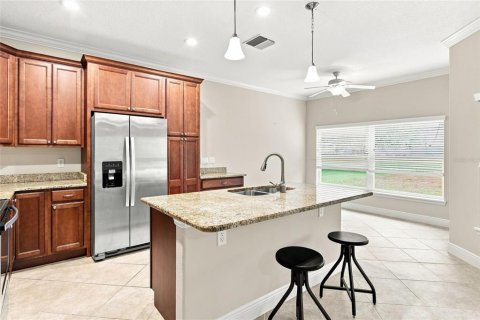 House in Lady Lake, Florida 3 bedrooms, 170.29 sq.m. № 2314331 - photo 11