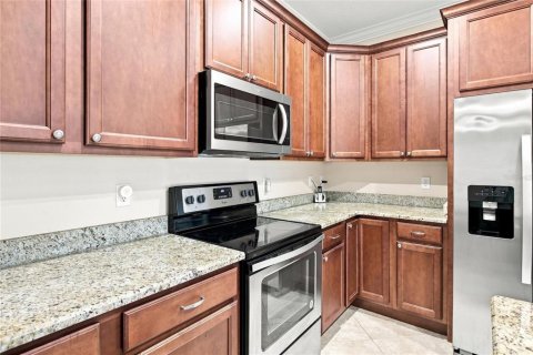 House in Lady Lake, Florida 3 bedrooms, 170.29 sq.m. № 2314331 - photo 10