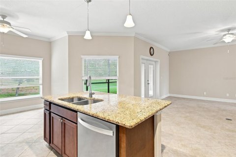 House in Lady Lake, Florida 3 bedrooms, 170.29 sq.m. № 2314331 - photo 13
