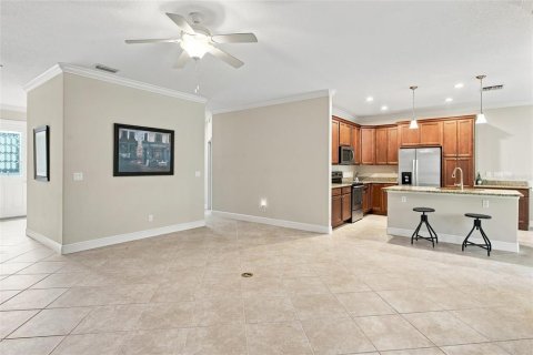 House in Lady Lake, Florida 3 bedrooms, 170.29 sq.m. № 2314331 - photo 6