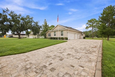 House in Lady Lake, Florida 3 bedrooms, 170.29 sq.m. № 2314331 - photo 3