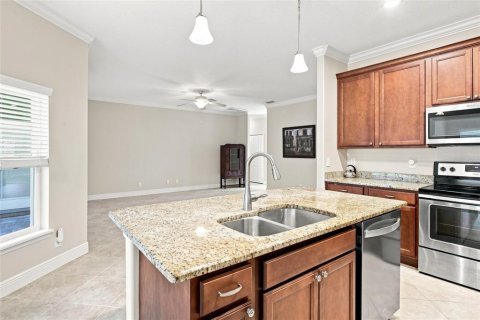 House in Lady Lake, Florida 3 bedrooms, 170.29 sq.m. № 2314331 - photo 8