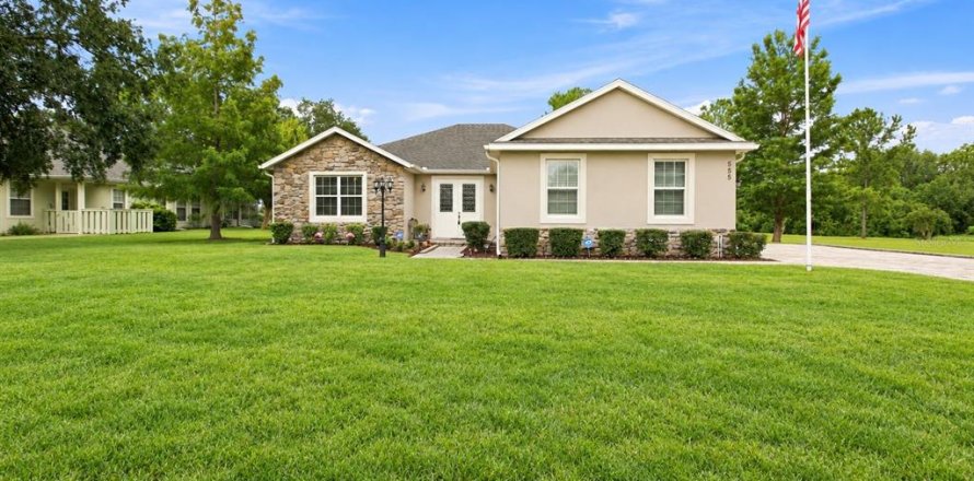 House in Lady Lake, Florida 3 bedrooms, 170.29 sq.m. № 2314331