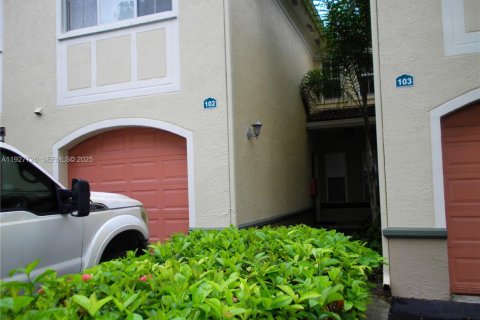 Condominio en venta en Miramar, Florida, 1 dormitorio, 78.97 m2 № 1986885 - foto 1