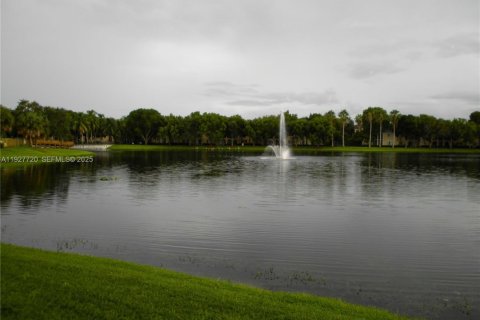 Condominio en venta en Miramar, Florida, 1 dormitorio, 78.97 m2 № 1986885 - foto 10