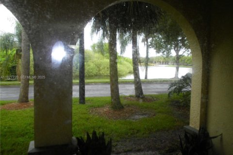 Condominio en venta en Miramar, Florida, 1 dormitorio, 78.97 m2 № 1986885 - foto 2