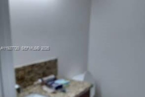 Condominio en venta en Miramar, Florida, 1 dormitorio, 78.97 m2 № 1986885 - foto 9