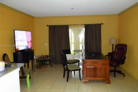 Condominio en venta en Miramar, Florida, 1 dormitorio, 78.97 m2 № 1986885 - foto 4