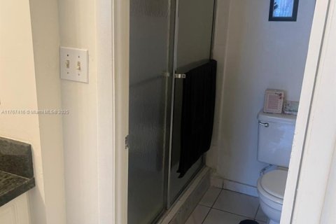 Condo in Hallandale Beach, Florida, 2 bedrooms  № 1869877 - photo 15