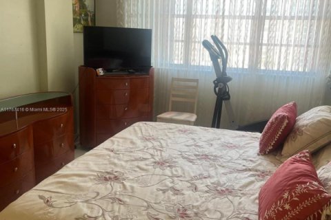 Condo in Hallandale Beach, Florida, 2 bedrooms  № 1869877 - photo 13