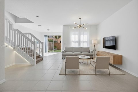 Adosado en alquiler en Miami, Florida, 3 dormitorios, 134.89 m2 № 2052174 - foto 3