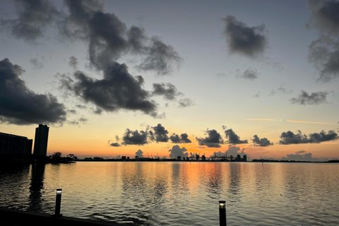 Adosado en alquiler en Miami, Florida, 1 dormitorio, 115.66 m2 № 1207745 - foto 1