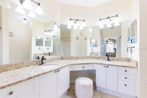 Condo in Clearwater, Florida, 4 bedrooms  № 2379469 - photo 21