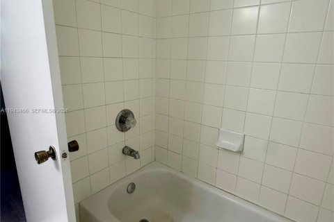 Condo in Homestead, Florida, 3 bedrooms  № 2000315 - photo 19