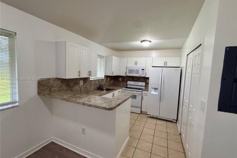 Condo in Homestead, Florida, 3 bedrooms  № 2000315 - photo 10