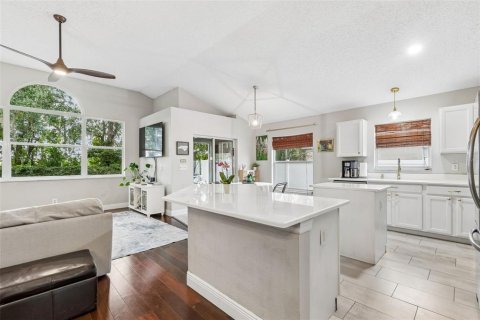 House in Wesley Chapel, Florida 3 bedrooms, 141.4 sq.m. № 2203452 - photo 17