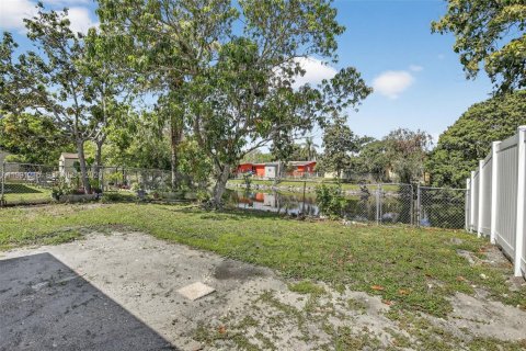 Casa en alquiler en Sunrise, Florida, 2 dormitorios, 119.1 m2 № 2057553 - foto 12