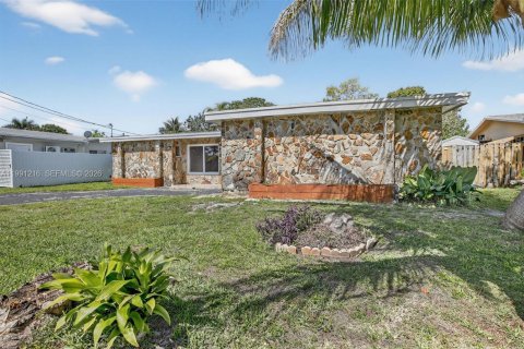 Casa en alquiler en Sunrise, Florida, 2 dormitorios, 119.1 m2 № 2057553 - foto 4