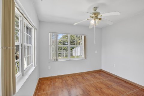 Casa en alquiler en Sunrise, Florida, 2 dormitorios, 119.1 m2 № 2057553 - foto 24