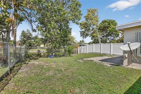 Casa en alquiler en Sunrise, Florida, 2 dormitorios, 119.1 m2 № 2057553 - foto 16