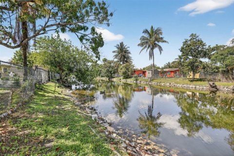 Casa en alquiler en Sunrise, Florida, 2 dormitorios, 119.1 m2 № 2057553 - foto 11