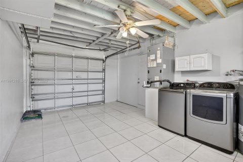 Casa en alquiler en Sunrise, Florida, 2 dormitorios, 119.1 m2 № 2057553 - foto 18