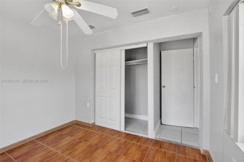 Casa en alquiler en Sunrise, Florida, 2 dormitorios, 119.1 m2 № 2057553 - foto 23