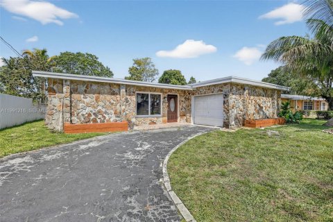 Casa en alquiler en Sunrise, Florida, 2 dormitorios, 119.1 m2 № 2057553 - foto 3