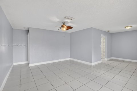 Casa en alquiler en Sunrise, Florida, 2 dormitorios, 119.1 m2 № 2057553 - foto 9