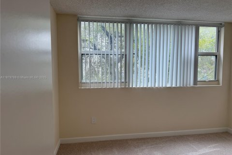 Apartamento en alquiler en Miami, Florida, 3 dormitorios, 124.21 m2 № 1977589 - foto 10