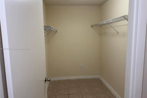Apartamento en alquiler en Miami, Florida, 3 dormitorios, 124.21 m2 № 1977589 - foto 8