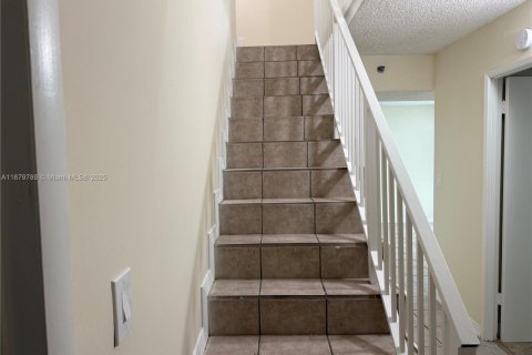 Apartamento en alquiler en Miami, Florida, 3 dormitorios, 124.21 m2 № 1977589 - foto 13