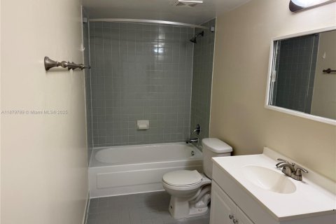 Apartamento en alquiler en Miami, Florida, 3 dormitorios, 124.21 m2 № 1977589 - foto 12