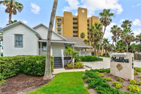 Condo in New Smyrna Beach, Florida, 3 bedrooms  № 2284021 - photo 3