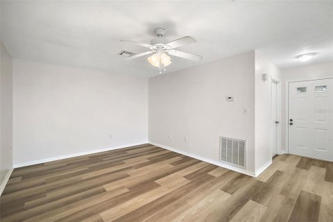 Duplex in Leesburg, Florida 2 bedrooms, 86.68 sq.m. № 1758071 - photo 7
