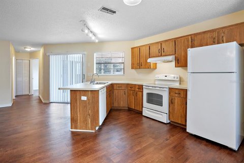 Duplex in Leesburg, Florida 2 bedrooms, 86.68 sq.m. № 1758071 - photo 13