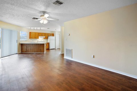 Duplex in Leesburg, Florida 2 bedrooms, 86.68 sq.m. № 1758071 - photo 17