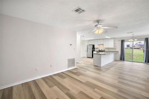 Duplex in Leesburg, Florida 2 bedrooms, 86.68 sq.m. № 1758071 - photo 8