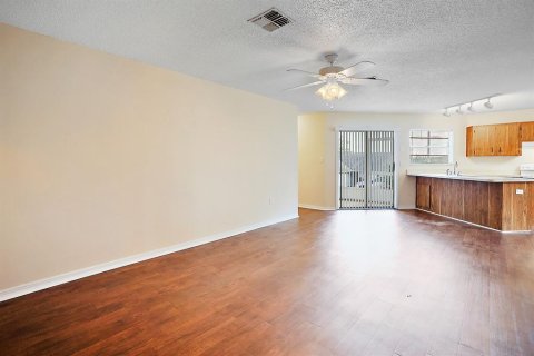Duplex in Leesburg, Florida 2 bedrooms, 86.68 sq.m. № 1758071 - photo 16