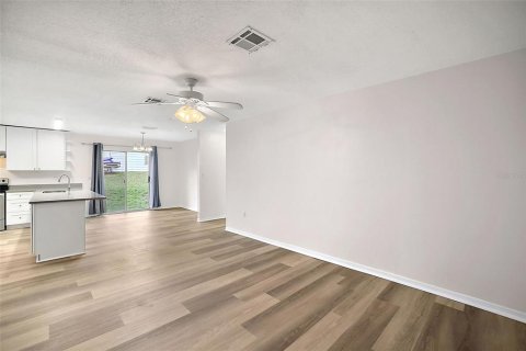 Duplex in Leesburg, Florida 2 bedrooms, 86.68 sq.m. № 1758071 - photo 9