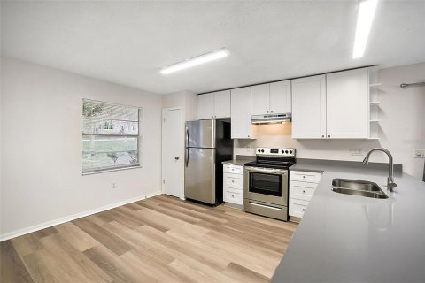 Duplex in Leesburg, Florida 2 bedrooms, 86.68 sq.m. № 1758071 - photo 2