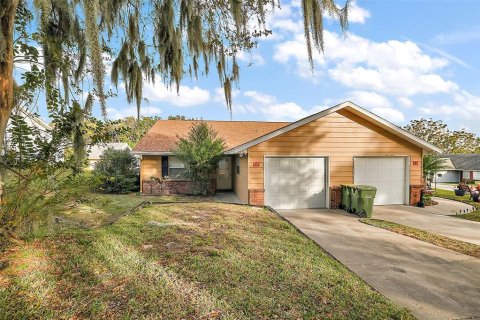 Duplex in Leesburg, Florida 2 bedrooms, 86.68 sq.m. № 1758071 - photo 1