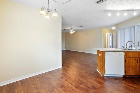 Duplex à vendre à Leesburg, Floride: 2 chambres, 86.68 m2 № 1758071 - photo 12