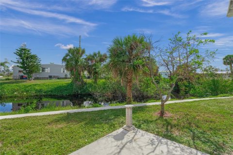 Apartment in North Port, Florida 2 bedrooms, 67.63 sq.m. № 2218514 - photo 29