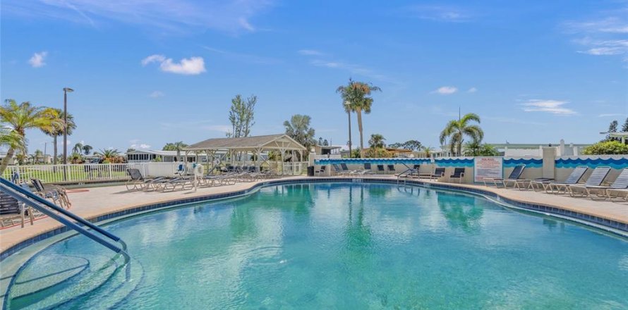 Apartment in North Port, Florida 2 bedrooms, 67.63 sq.m. № 2218514
